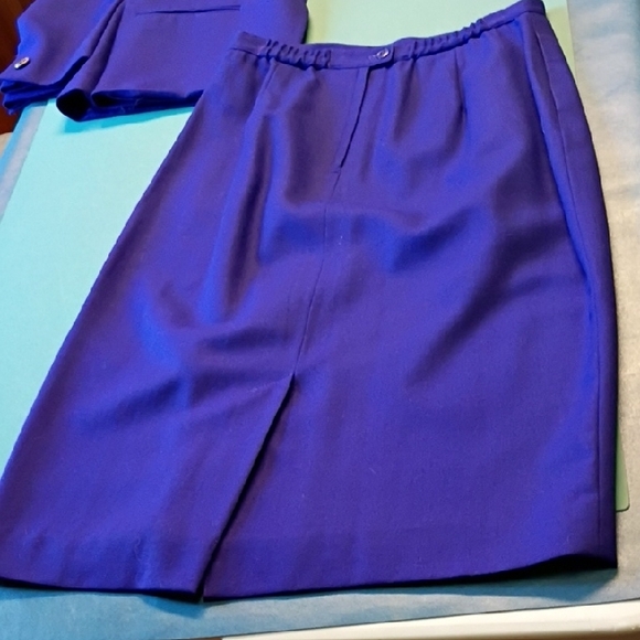 Chic Royal Blue Women's 10P Wool Suit - Picture 12 of 13